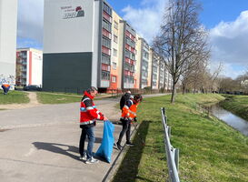 Mitarbeiter der Stadtwerke Stendal beteiligen sich am Frühjahrsputz