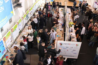 zahlreiche Besucher beim Regionalwettbewerb Jugend forscht 2026