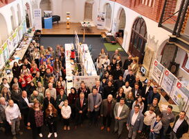 Gruppenfoto aller Beteiligten beim Jugend forscht Regionalwettbewerb 2025 in Stendal