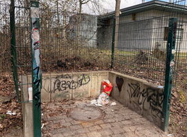 Abwasserzugang wird als Müllplatz missbraucht