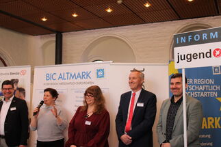 Sponsoren und Patenbeauftragte bei der Eröffnung von JuFo 2026