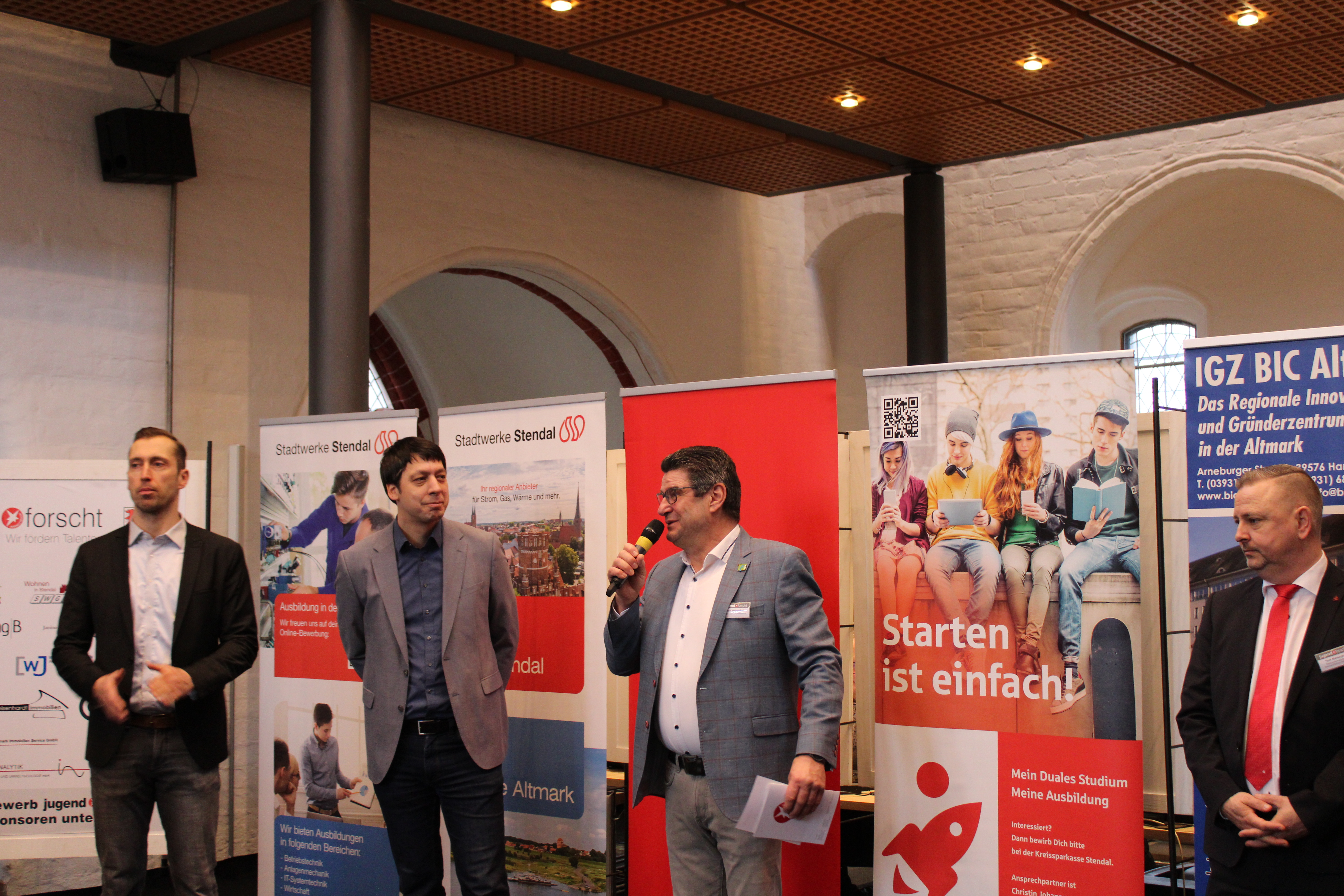 Eröffnung von Jugend forscht 2025 durch Bastian Sieler, Patrick Puhkmann und Lutz Bothendorf